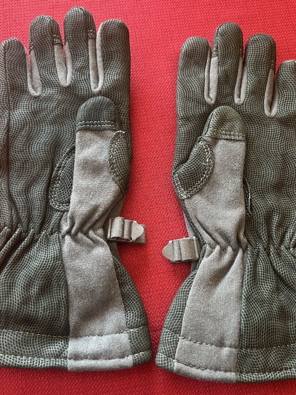 Cold Weather Flying Gloves Army NWT.